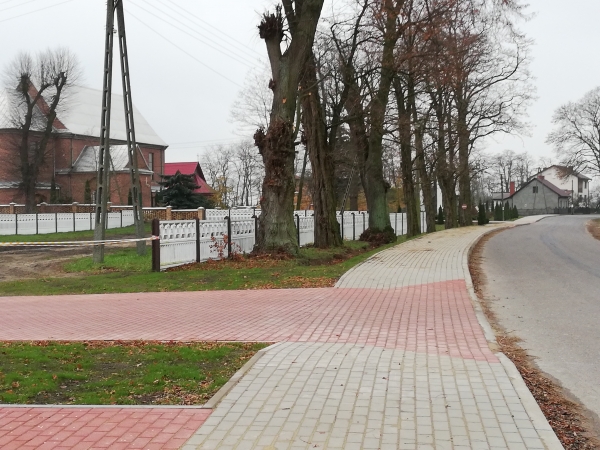 Przebudowa drogi gminnej w msc. Janiszew poprzez budowę chodnika.