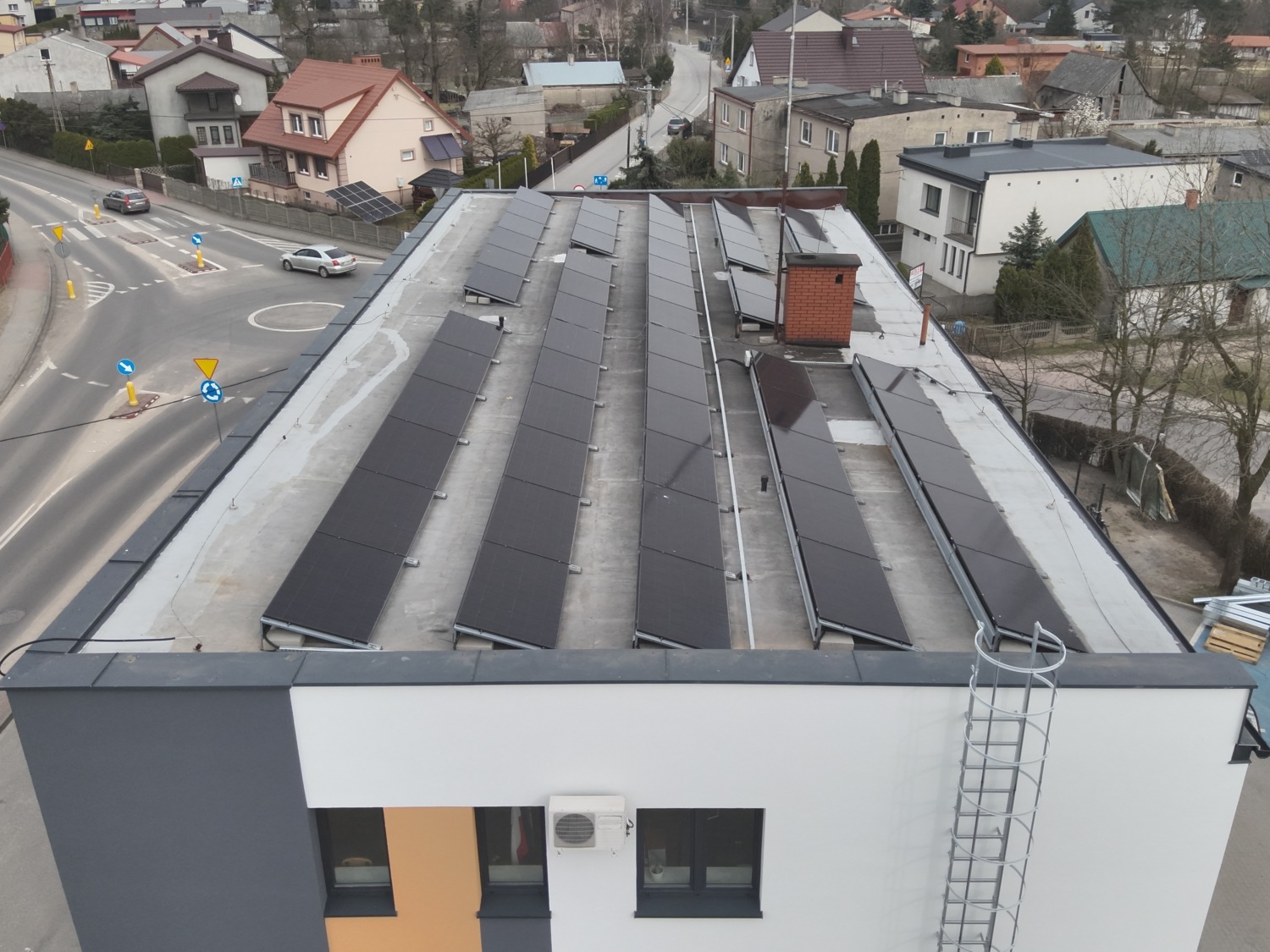Zakończenie prac związanych z montażem instalacji fotowoltaicznej na budynku Urzędu Gminy Brudzew